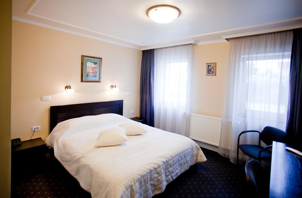 Hotel Parc Tecuci מראה חיצוני תמונה