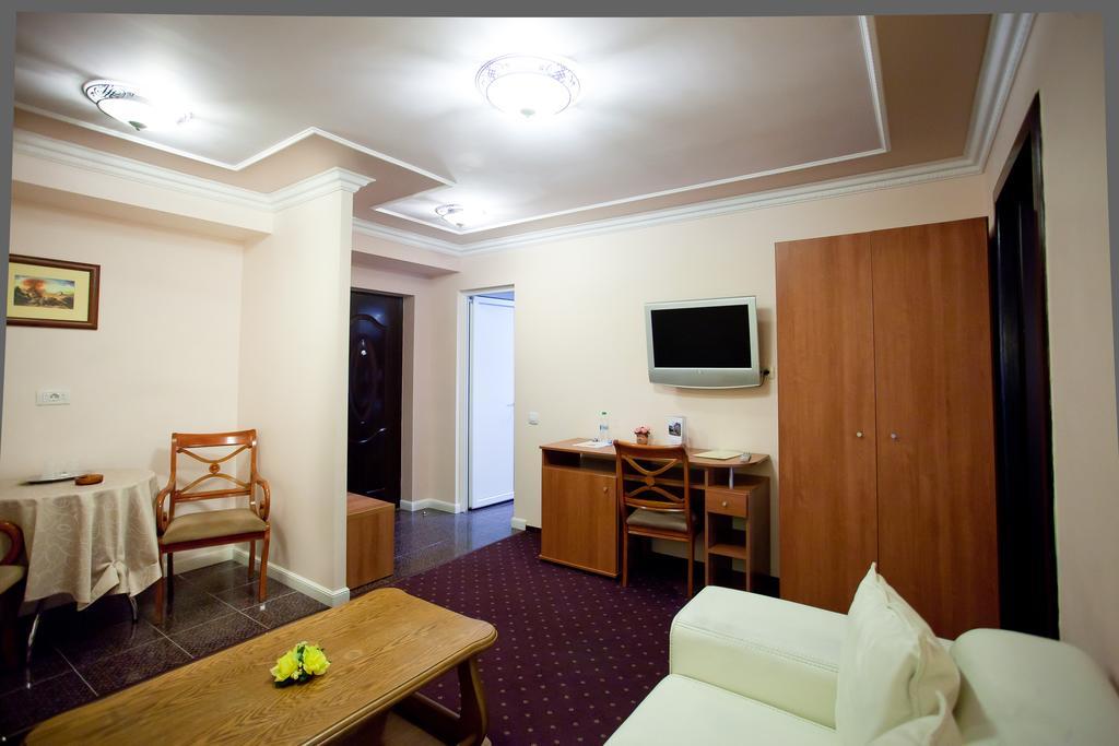 Hotel Parc Tecuci מראה חיצוני תמונה