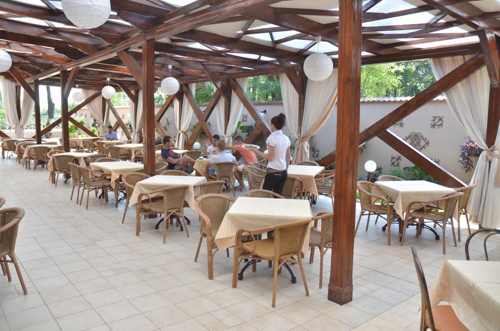 Hotel Parc Tecuci מראה חיצוני תמונה