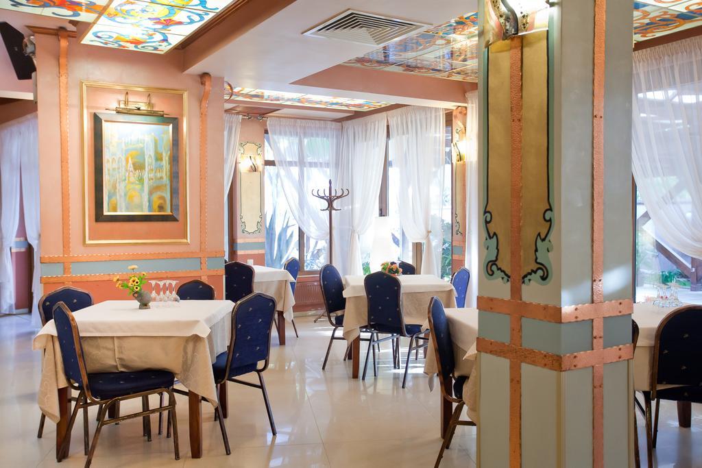 Hotel Parc Tecuci מראה חיצוני תמונה